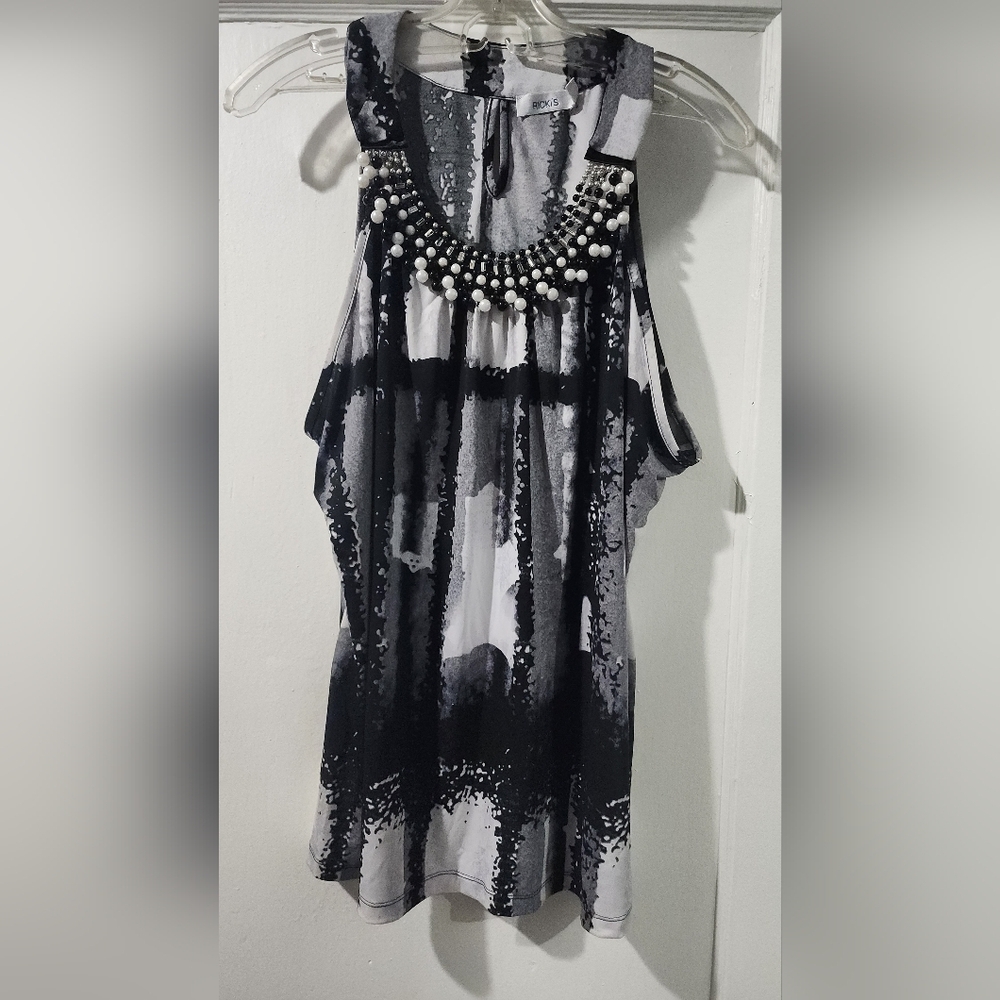 🌸👚Ricki's Black and White Beaded Top